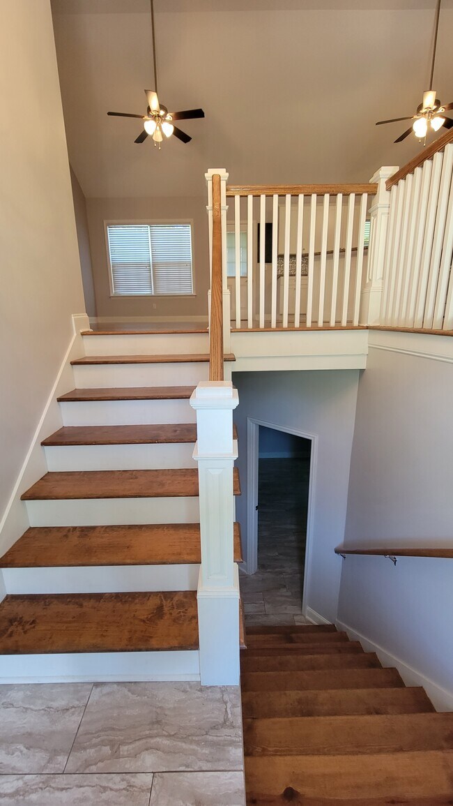 Entry - Foyer - 9644 Falcon Crest Dr