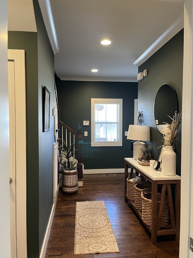 Foto del edificio - "Discover Your Dream Home: Spacious 4-Bedroom Oasis with 3 Full Baths in Vibrant Nashville!"