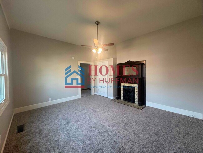 Foto del edificio - Four Bedroom House | Detached Garage