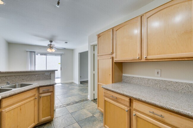 Foto del edificio - Modern 2 Bed, 2.5 Bath Henderson Townhome