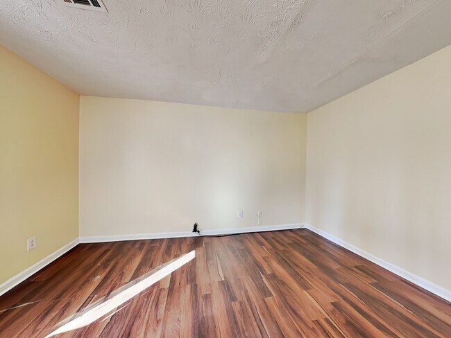 Foto del edificio - 5280 Ridge Forest Dr