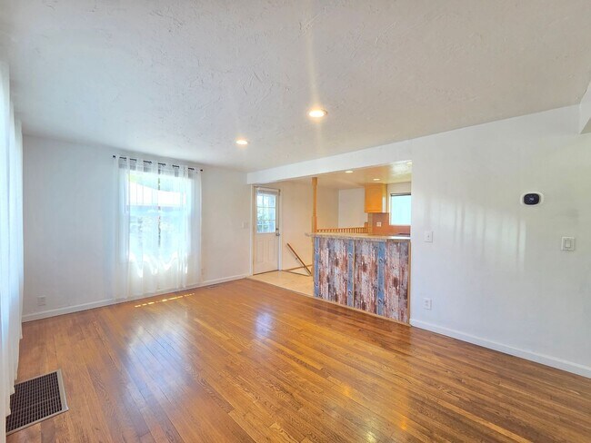 Foto del edificio - 5621 N Hemlock St