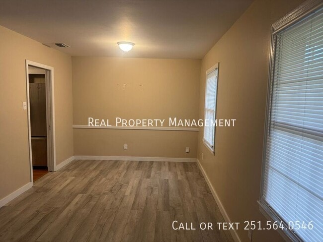 Foto del edificio - 4440 Nicholl Dr