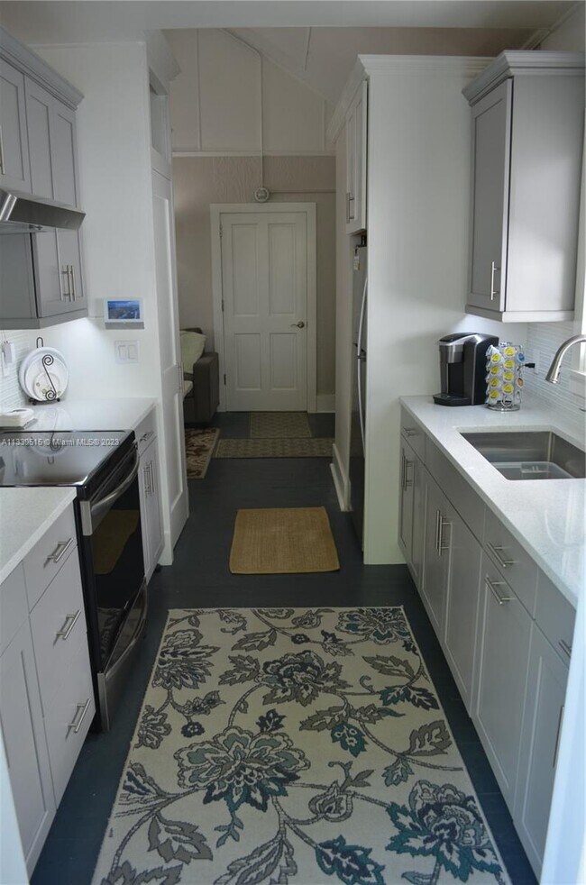 Building Photo - 305 Whitehead St