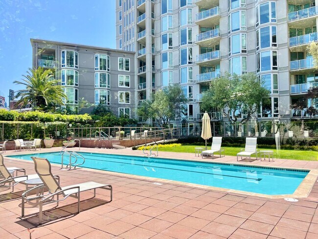 Photo - 2BR/2BA Remodeled PANO VIEW Penthouse in t...