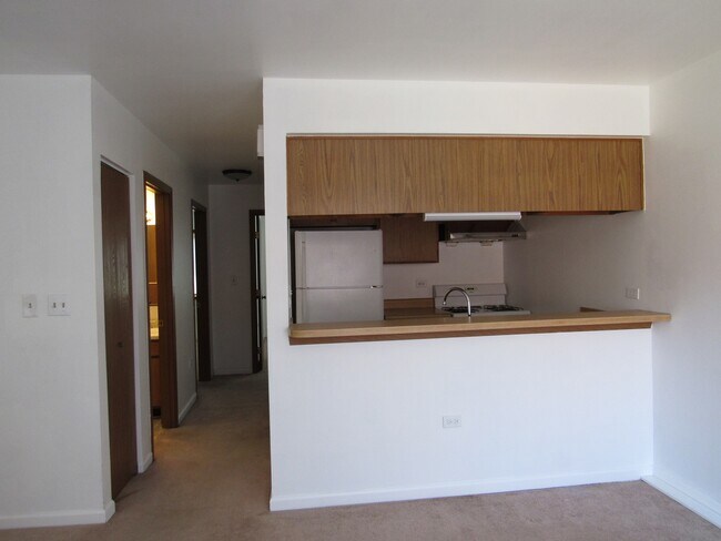Building Photo - 2305 S Stewart Ave