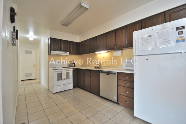 Foto del edificio - 240 E 400 N