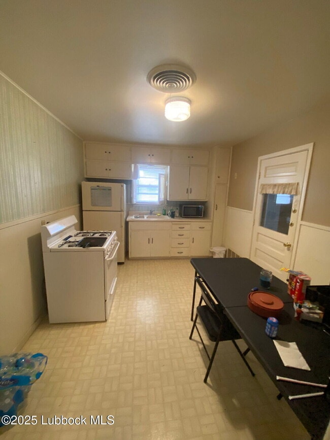 Building Photo - 3205 33rd St