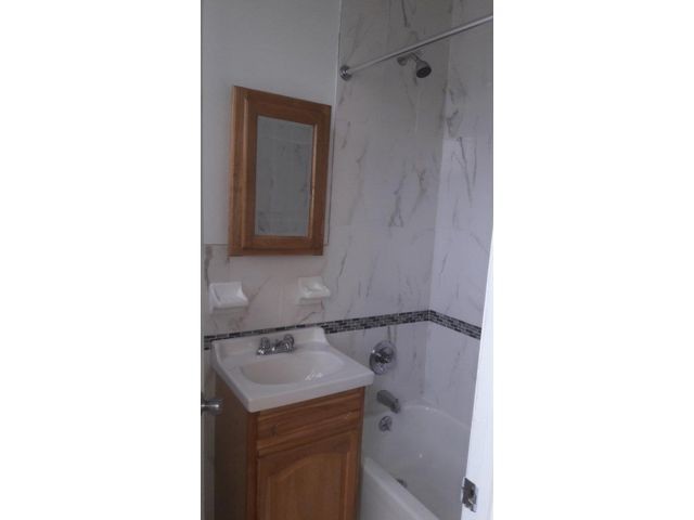 Building Photo - 32-31 Greenpoint Ave