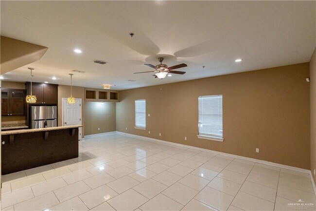 Building Photo - 1204 E Daffodil Ave