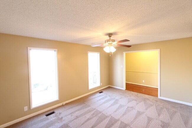 Foto del edificio - New On The Market!  3 Bedroom, 2 Bath, Fin...