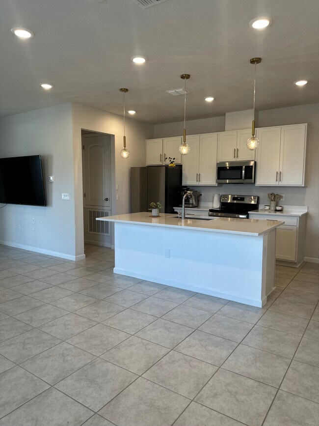Building Photo - 904 Blue Creek Dr
