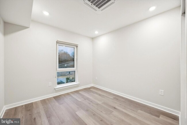 Foto del edificio - 3449 Scotts Ln