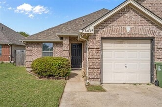 Building Photo - 502 S Main St