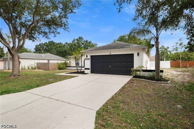 Foto del edificio - 15624 Sunny Crest Ln