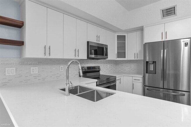 Building Photo - 4 br, 3 bath House - Heftler Homes At Pemb...