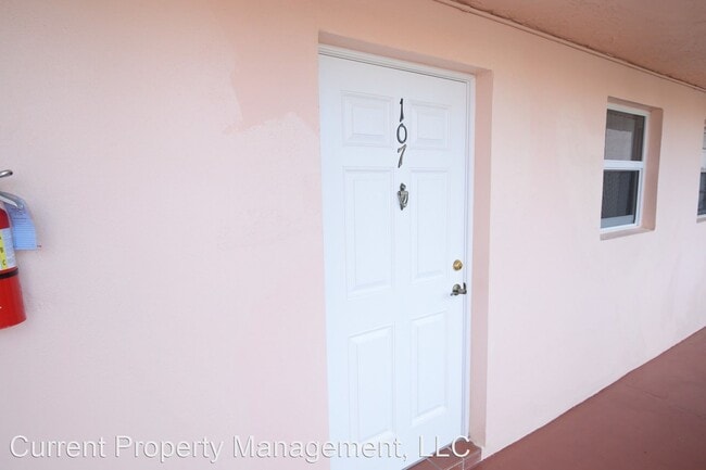 Building Photo - 1 br, 1 bath House - 200 Turtle Lake Ct #107