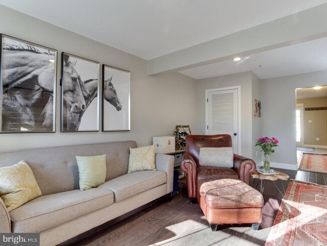 Building Photo - 206 Tilden Way