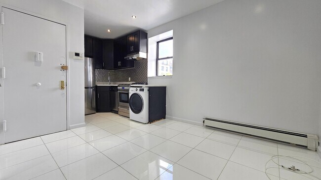 Building Photo - 109 W 105th St