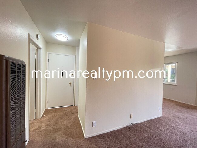 Foto del edificio - Spacious upper unit apartment! Coming Soon...