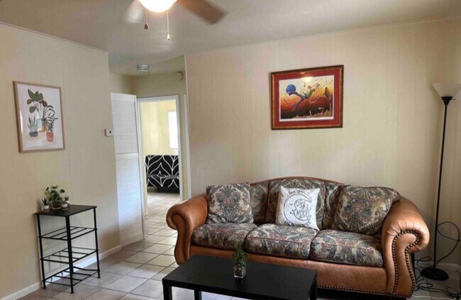 Foto del edificio - 2053 NW 36th Ave
