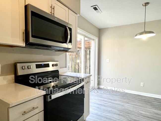 Building Photo - 1295 Mathis Ferry Rd