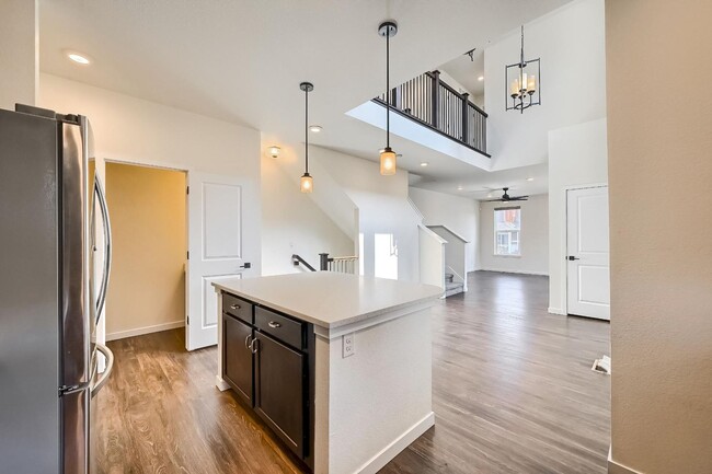 Building Photo - 3 Bedroom Townhome in Englewood