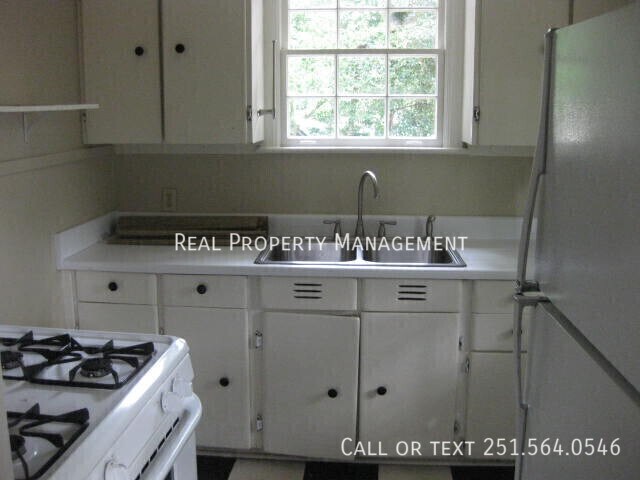 Foto del edificio - 335 Azalea Cir W