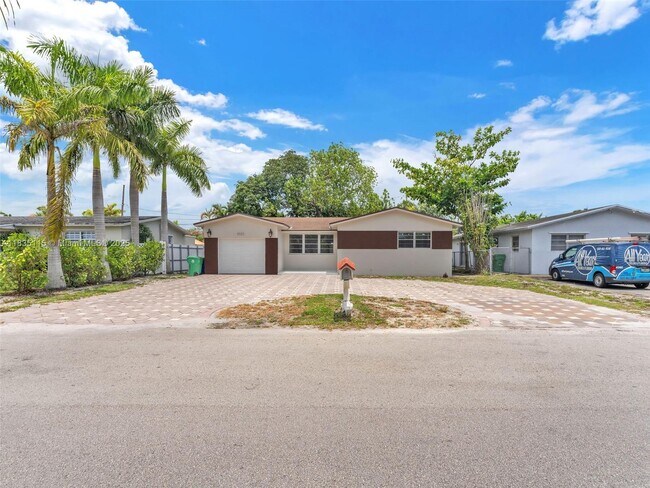 Foto del edificio - 6525 SW 18th St