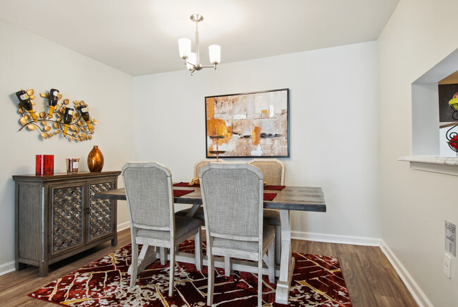 DRAKE DINING ROOM - The Mayfair Apartment Homes