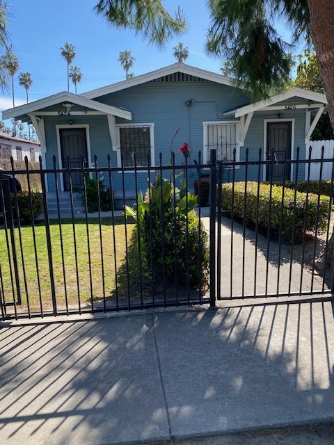 Front View - 5426 S Van Ness Ave Townhome
