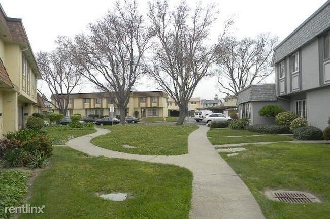 Building Photo - 34674 Greenstone Cmn