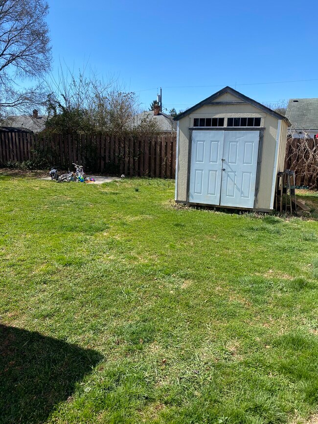 Foto del edificio - 216 Clymer Ave