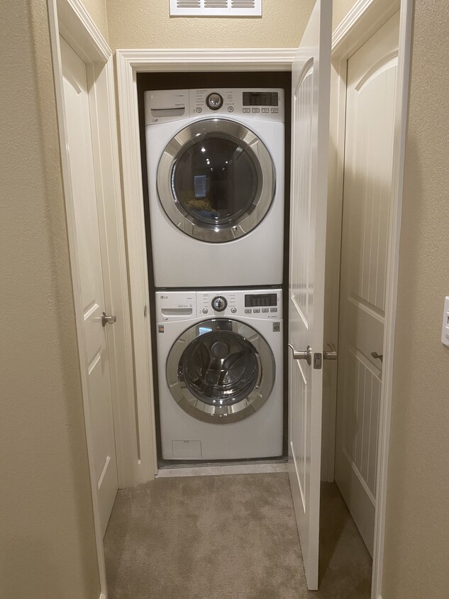 Washer/Dryer - 678 W Tramonto Dr