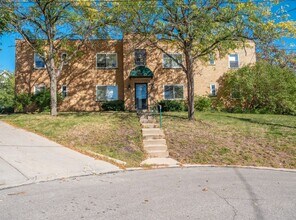 Building Photo - 412 Volkert Pl