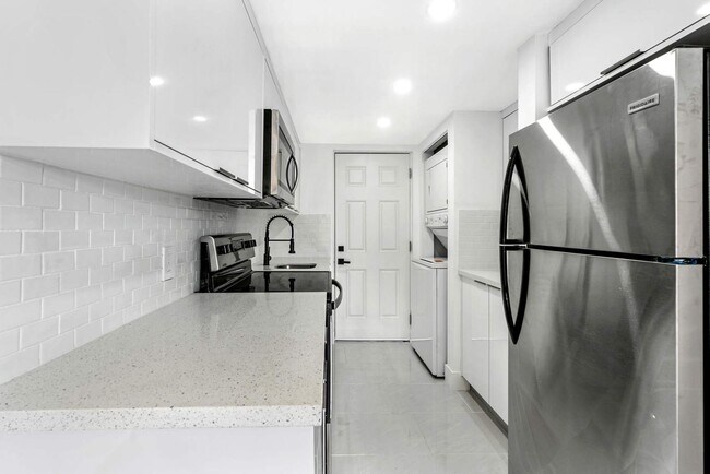Building Photo - Be the first to live in this newly renovat...