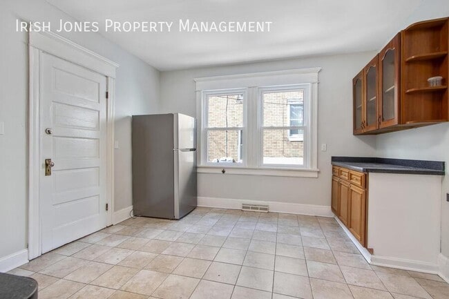 Building Photo - 324 West Ave