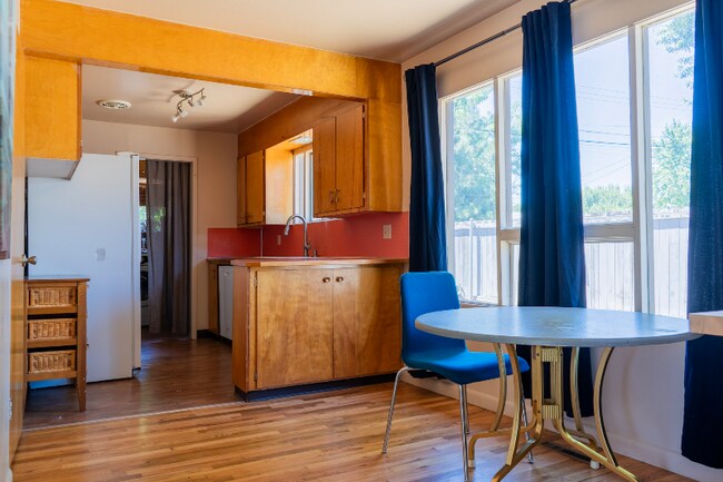 Foto del edificio - 1107 W Cameron St