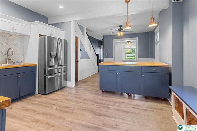 Foto del edificio - 413 Woodlawn Ave