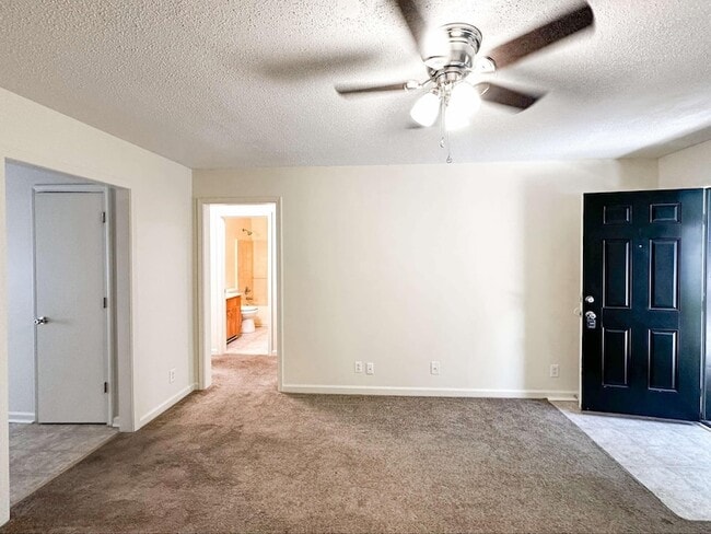 Foto del edificio - 470 Martha Ln