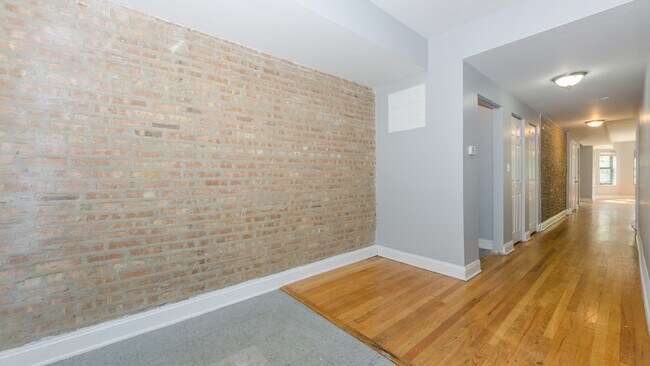 Foto del edificio - 6909 S Paxton Ave