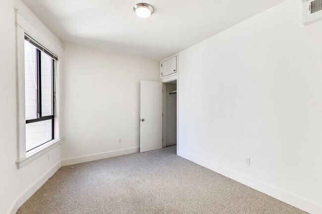 Building Photo - 3 bedroom in San Francisco CA 94110