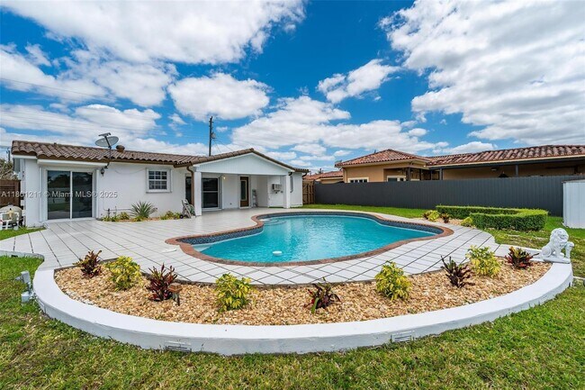 Foto del edificio - 9270 SW 15th St