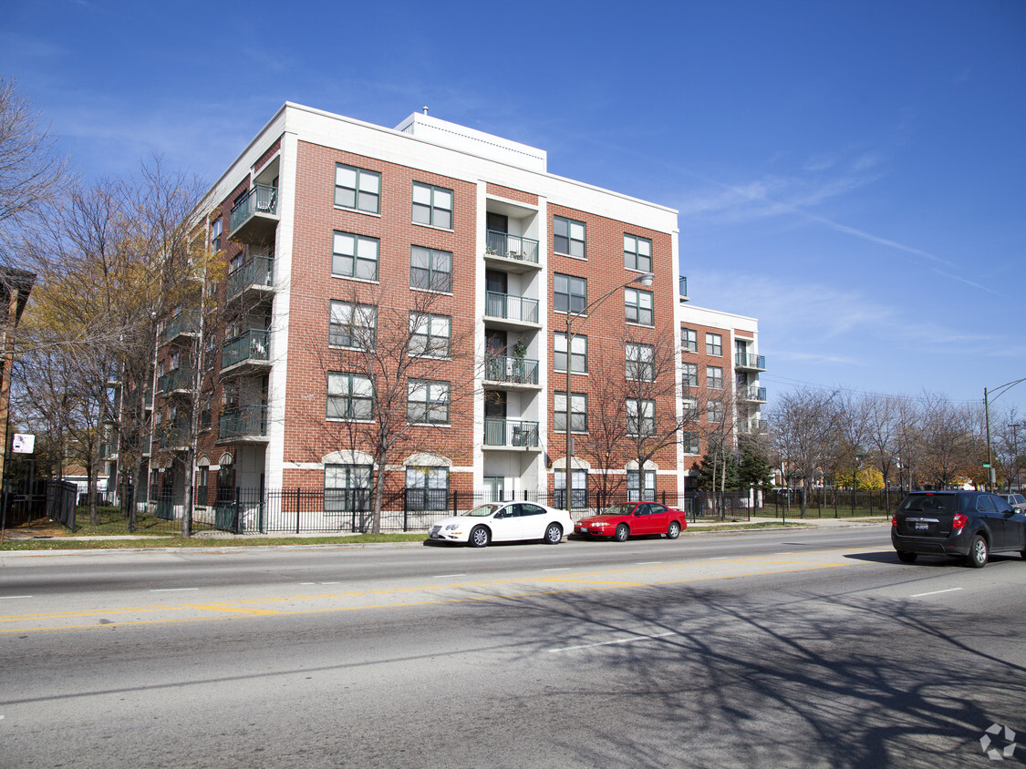 Building Photo - Auburn Commons