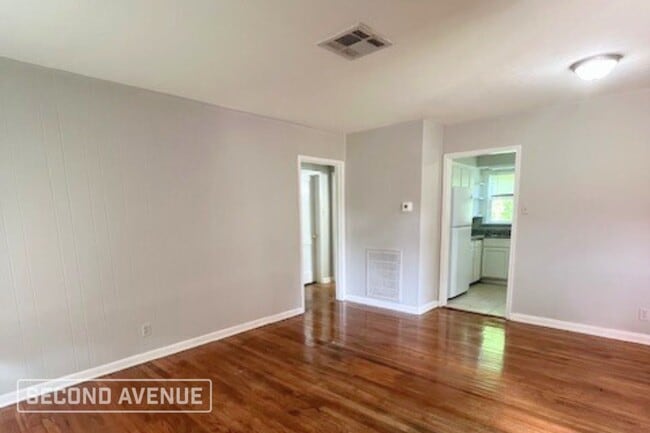 Building Photo - 609 Azalea Dr