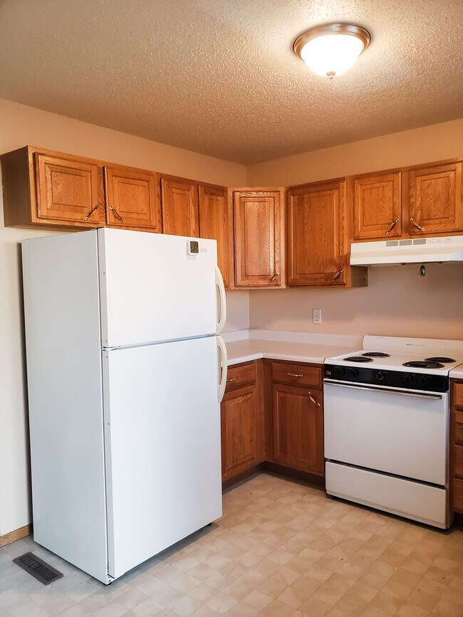 Kitchen - 2912 Lakeview Dr