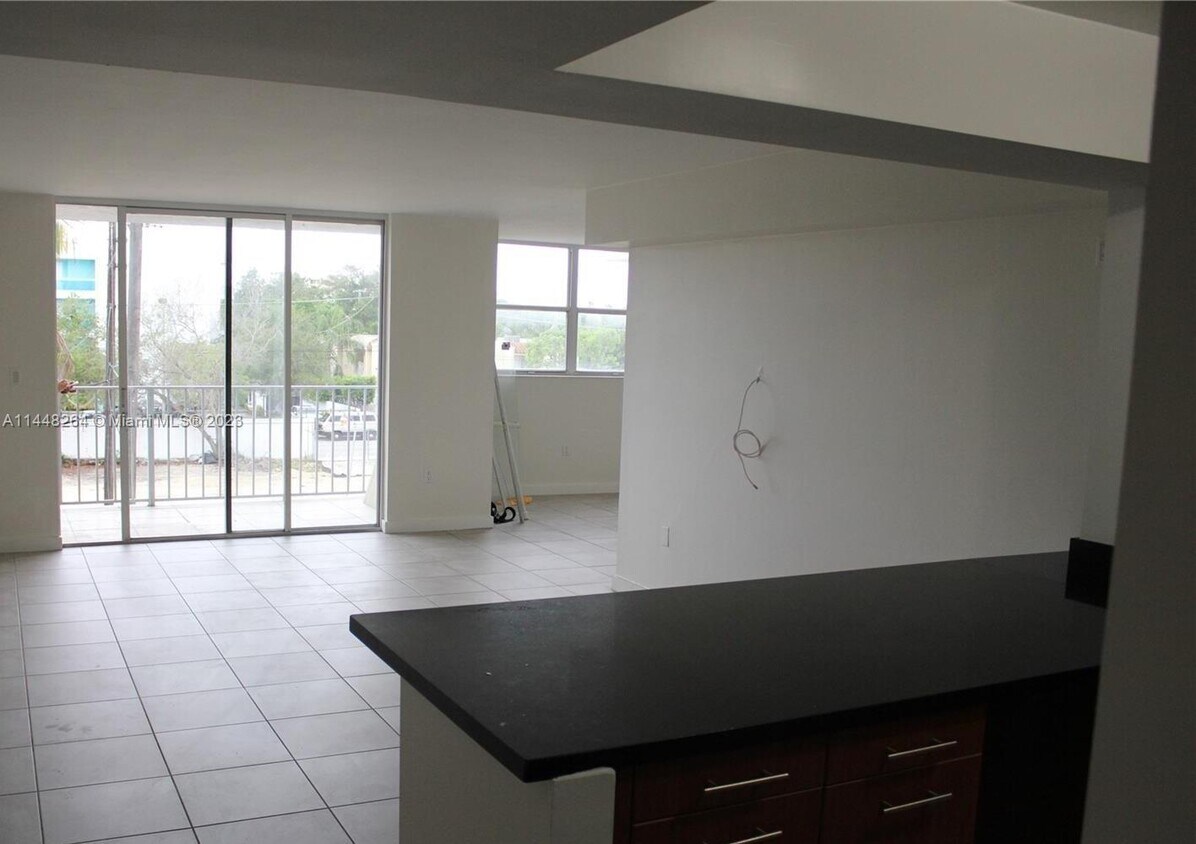 Foto principal - 650 NE 64th St