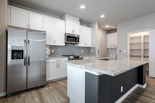 Building Photo - Summerwell Sunterra