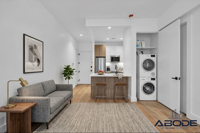 Building Photo - 433 Sackett St