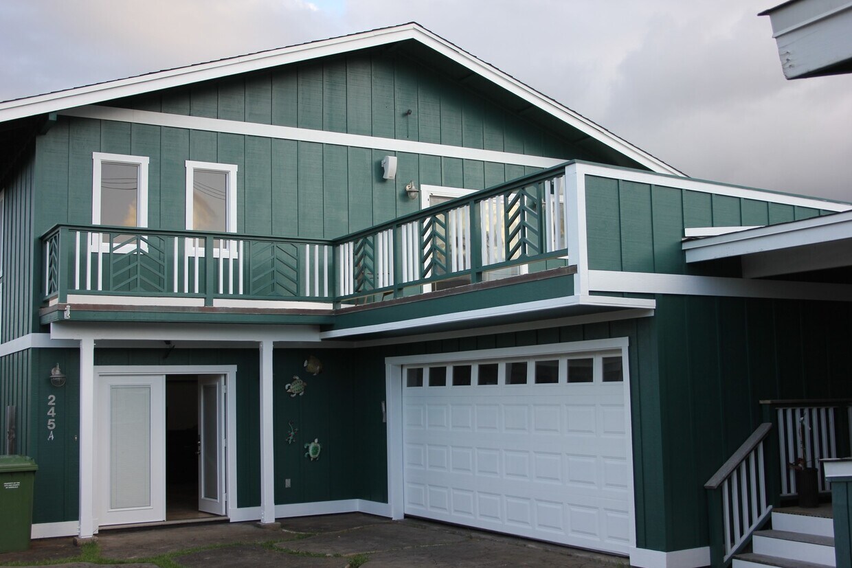 Foto principal - Part of a 2-unit CPR. 4 bedroom 3.5 bath with attached garage. Approx 1961 sf